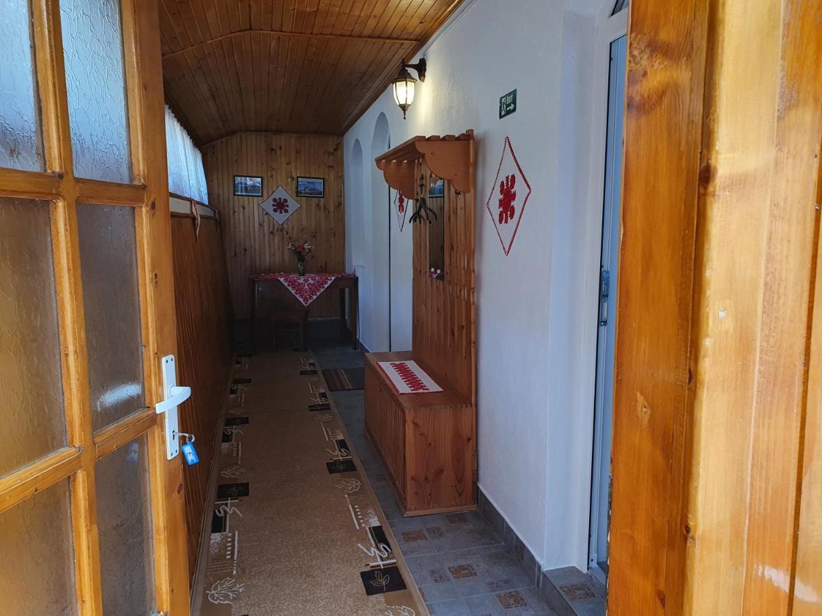 ルメテア Rozsa Panzio Bed & Breakfast エクステリア 写真