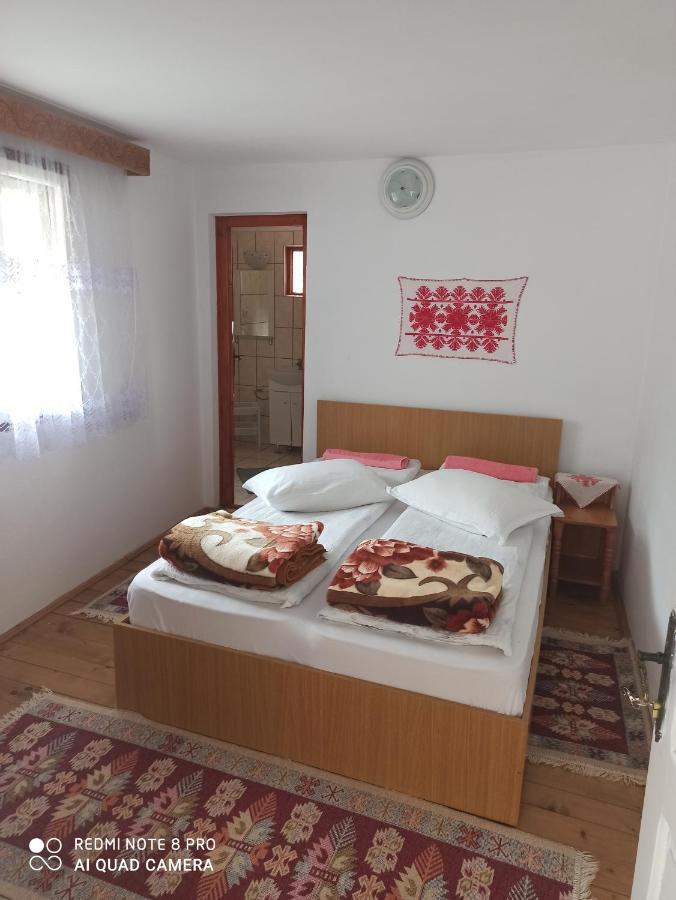 ルメテア Rozsa Panzio Bed & Breakfast エクステリア 写真