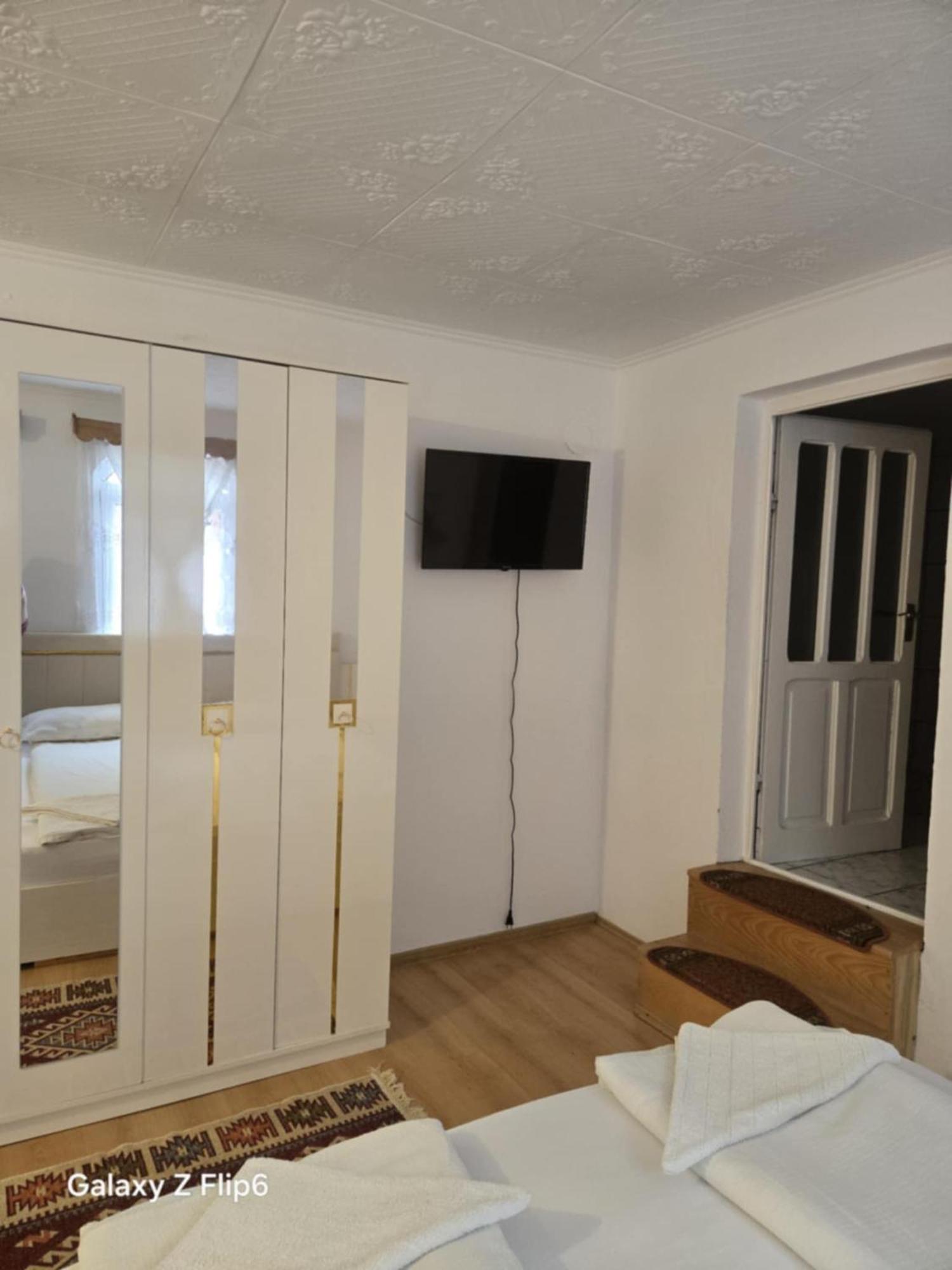 ルメテア Rozsa Panzio Bed & Breakfast エクステリア 写真