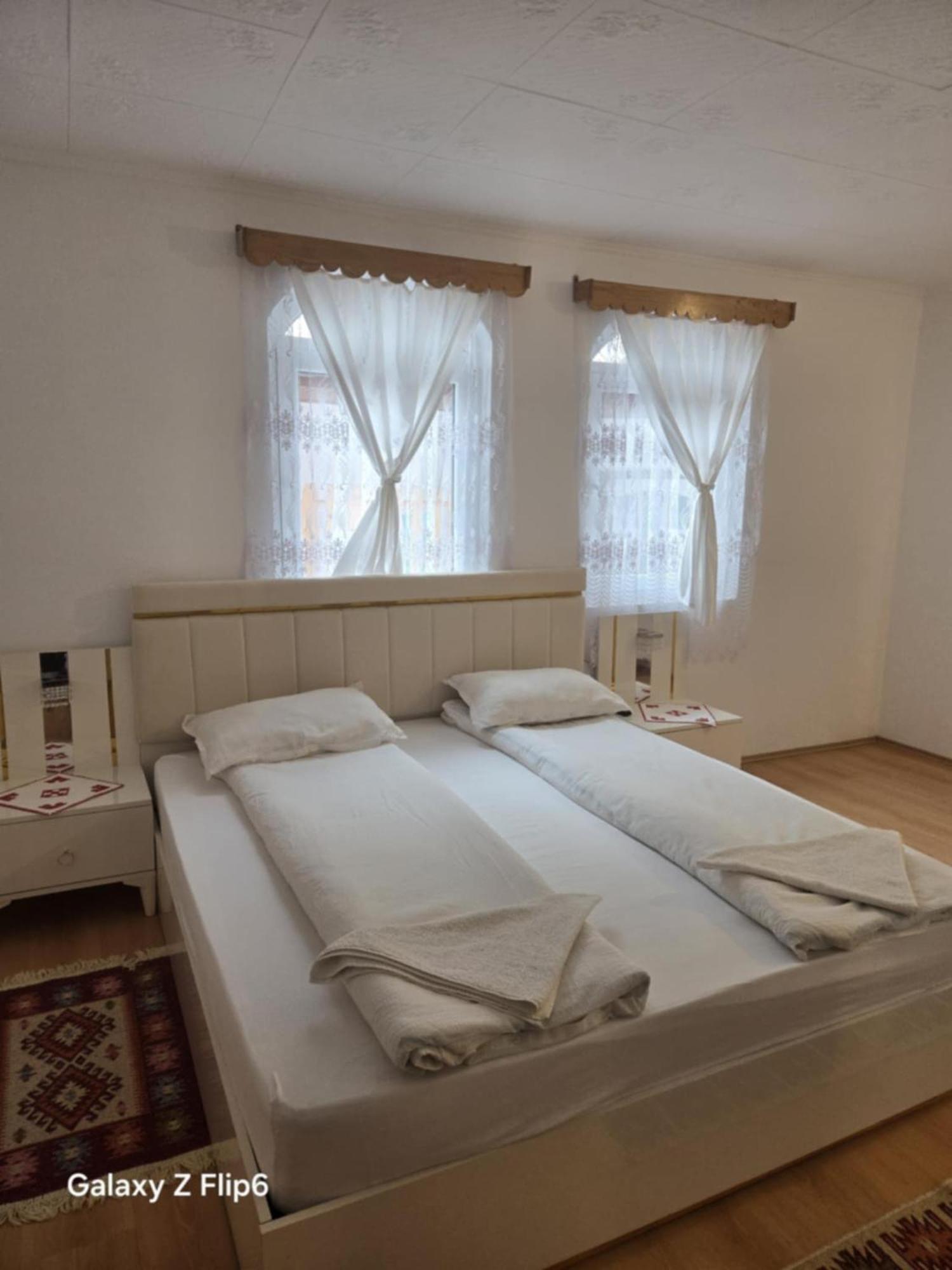 ルメテア Rozsa Panzio Bed & Breakfast エクステリア 写真