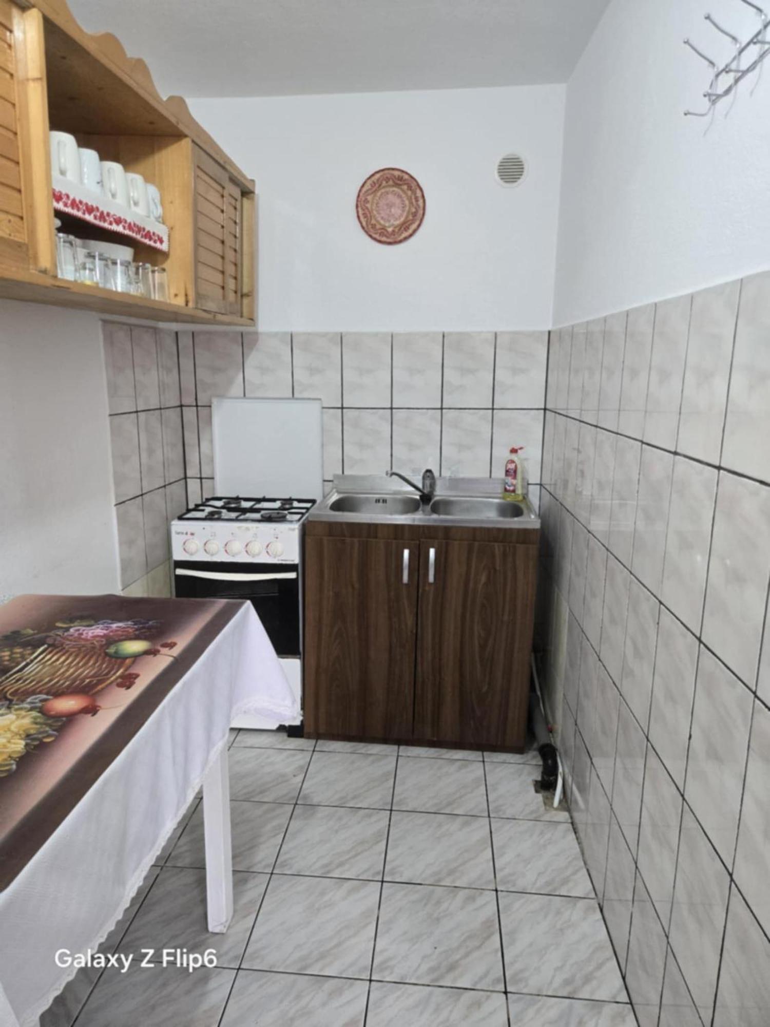 ルメテア Rozsa Panzio Bed & Breakfast エクステリア 写真