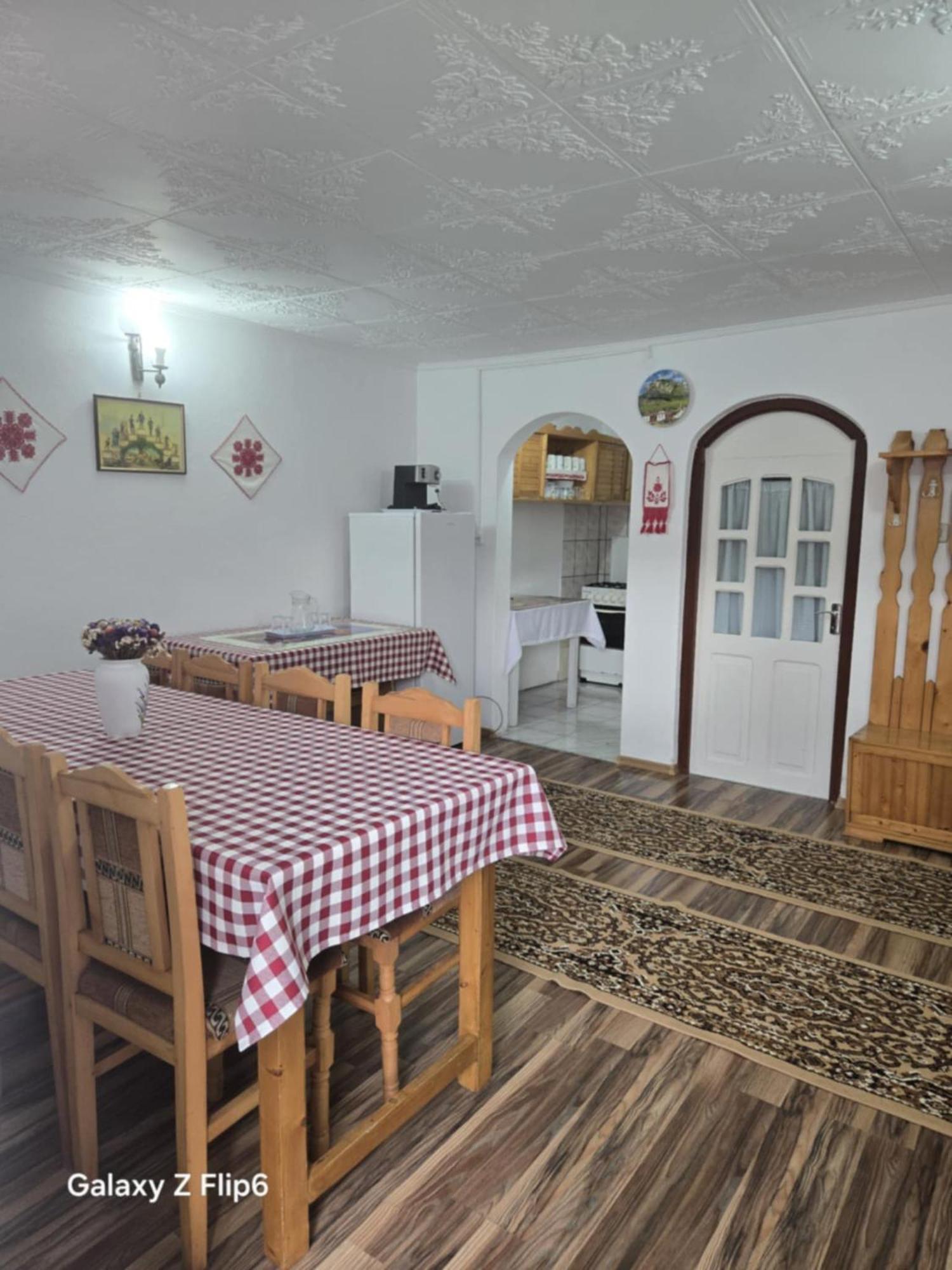 ルメテア Rozsa Panzio Bed & Breakfast エクステリア 写真